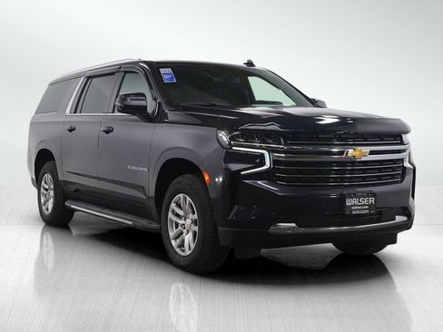 Used 2022 Chevrolet Suburban LT w/ Luxury Package image 8