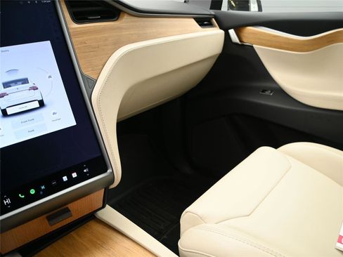 Used 2018 Tesla Model X P100D image 5