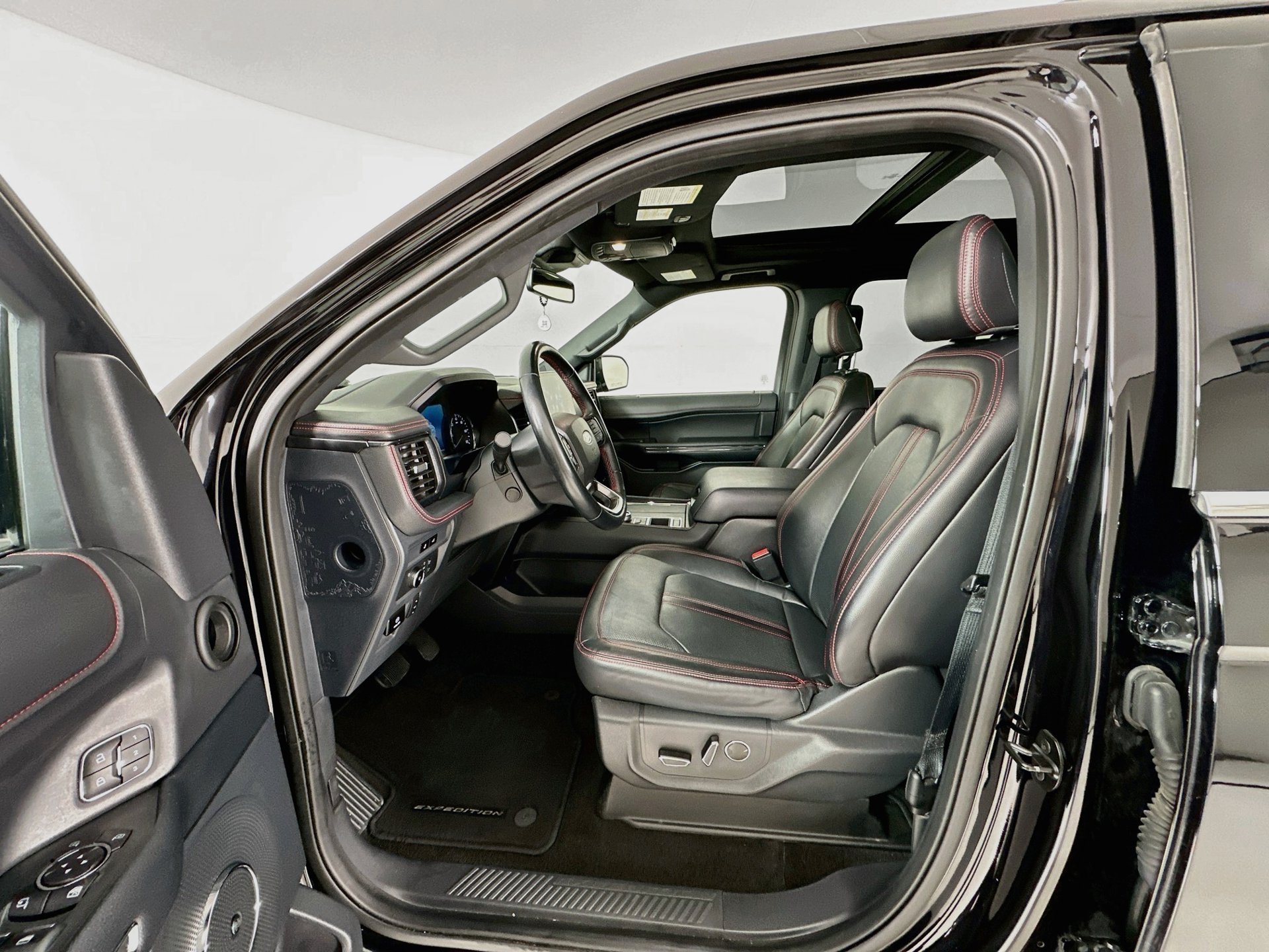 Used 2022 Ford Expedition Limited RWD image 23