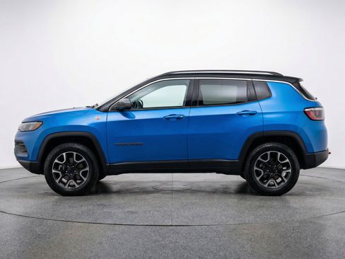 Used 2025 Jeep Compass Trailhawk AWD/4WD image 5