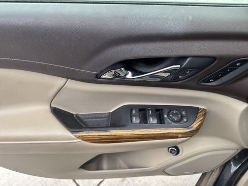 Used 2019 GMC Acadia Denali image 17