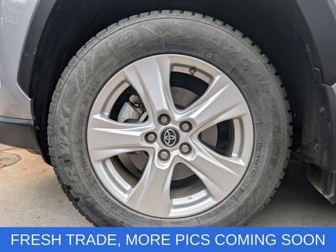 Used 2020 Toyota RAV4 XLE w/ Convenience Package AWD/4WD image 11