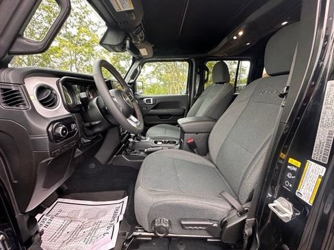 Used 2024 Jeep Wrangler Unlimited Sahara w/ Technology Group AWD/4WD image 20