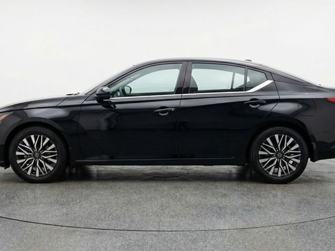 Used 2025 Nissan Altima 2.5 SV FWD image 5