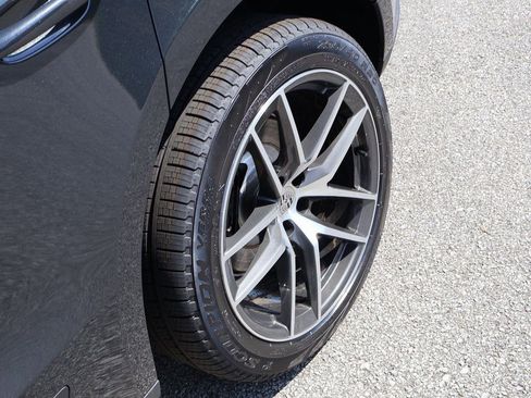 Certified 2025 Porsche Macan image 36