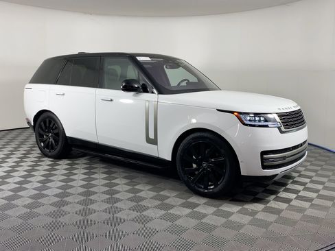 Used 2023 Land Rover Range Rover SE image 6