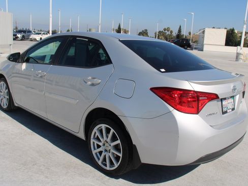 Used 2018 Toyota Corolla SE FWD image 5