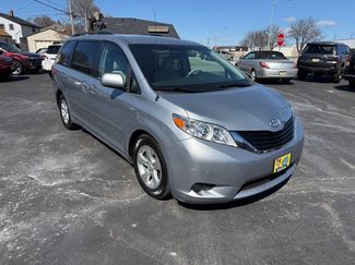 Used 2014 Toyota Sienna LE video 1