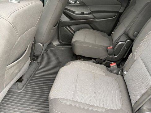 Used 2023 Chevrolet Traverse LT image 17