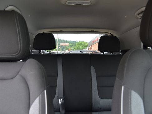 Used 2025 Chevrolet TrailBlazer LT AWD/4WD image 34