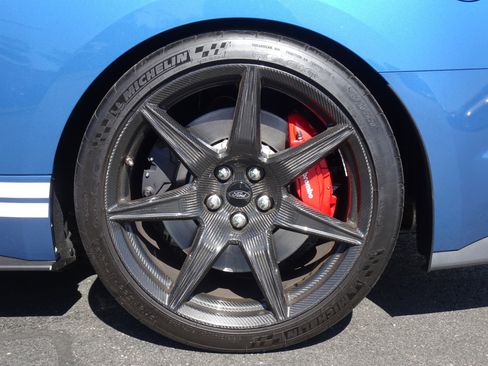 Used 2020 Ford Mustang Shelby GT500 w/ Carbon Fiber Track Pack RWD image 28