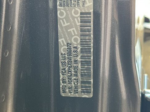 Used 2025 Jeep Wrangler Sahara image 30