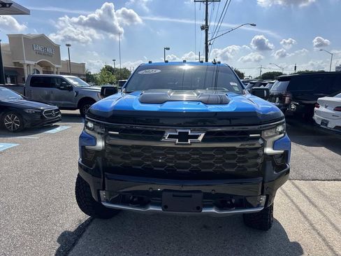 Used 2025 Chevrolet Silverado 1500 ZR2 w/ Technology Package AWD/4WD image 2