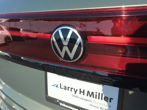 New 2026 Volkswagen Atlas Cross Sport SEL R-Line image 23