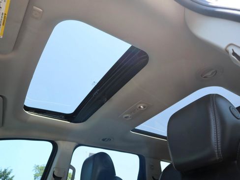 Used 2016 Chevrolet Traverse LT FWD image 21