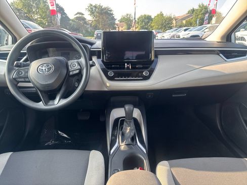 Used 2025 Toyota Corolla LE FWD image 13