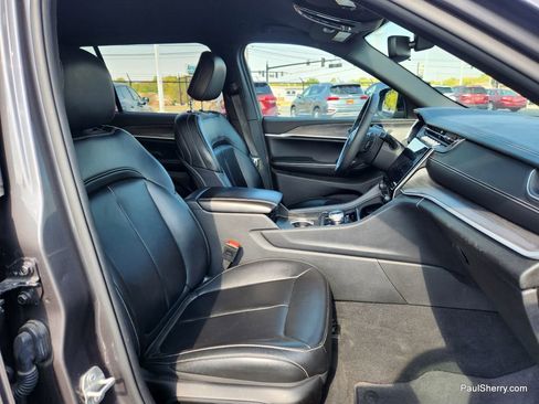 Used 2024 Jeep Grand Cherokee L Limited w/ Black Appearance Package AWD/4WD image 32