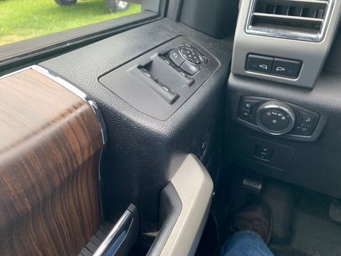 Used 2016 Ford F150 Lariat w/ Equipment Group 502A Luxury AWD/4WD image 9