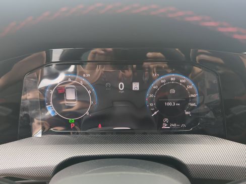 New 2025 Volkswagen Golf SE image 10