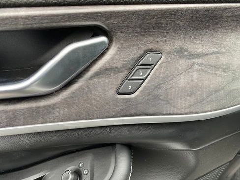 Used 2023 Jeep Grand Cherokee Limited image 18