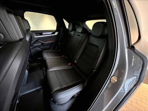 New 2026 Porsche Cayenne AWD/4WD image 27