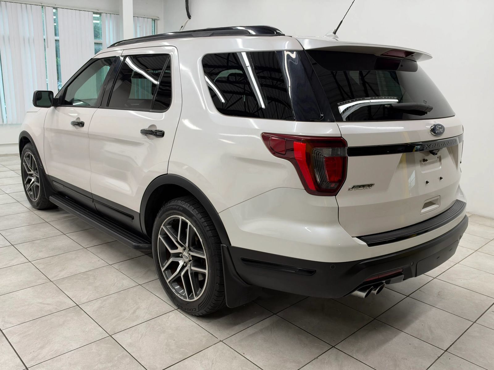 Used 2018 Ford Explorer Sport w/ Equipment Group 401A AWD/4WD image 7
