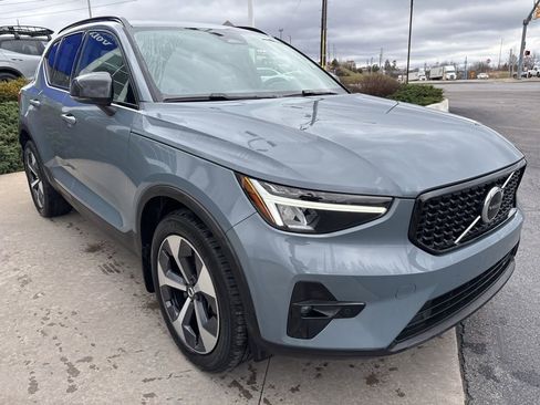 Certified 2023 Volvo XC40 B5 Plus w/ Protection Package Premier image 4