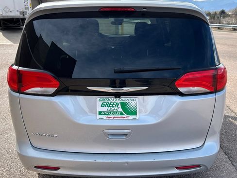 Used 2023 Chrysler Voyager LX FWD image 14