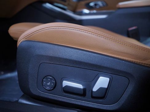 Used 2023 BMW 330i Sedan w/ Driving Assistance Package image 18