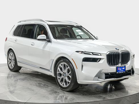 Used 2023 BMW X7 xDrive40i w/ Premium Package image 9