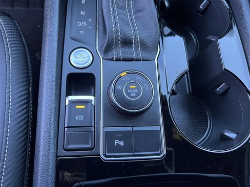 Used 2022 Volkswagen Atlas Cross Sport SE image 19