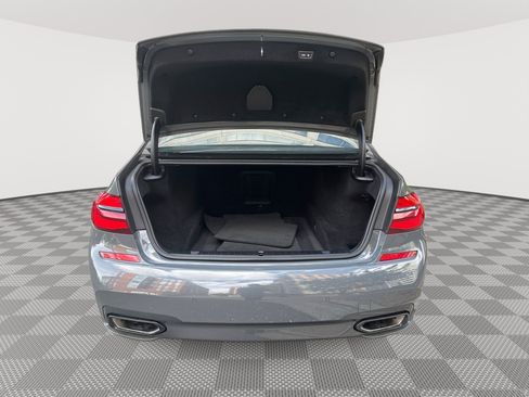 Used 2018 BMW 750i xDrive AWD/4WD image 21