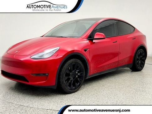 Used 2023 Tesla Model Y Long Range AWD/4WD image 1