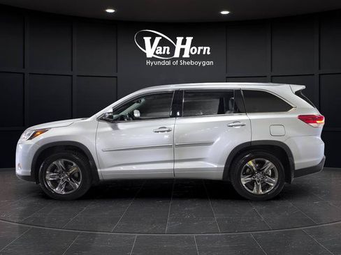 Used 2018 Toyota Highlander Limited Platinum AWD/4WD image 4