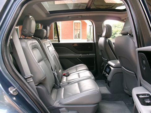 Used 2020 Lincoln Aviator Reserve w/ Equipment Group 201A AWD/4WD image 22