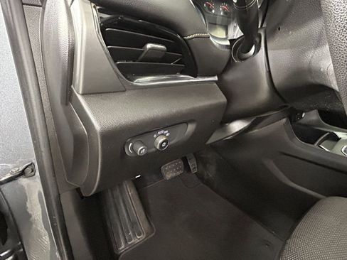 Used 2021 Chevrolet Traverse LS image 25