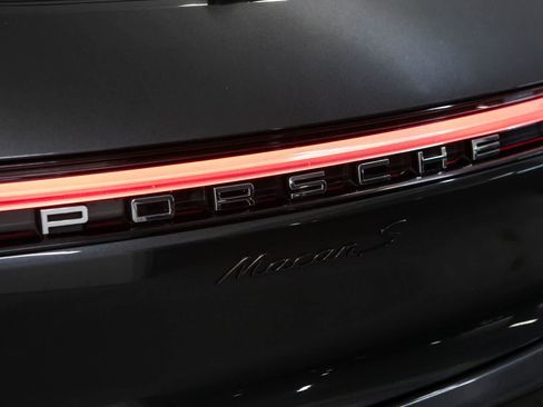 Certified 2023 Porsche Macan S AWD/4WD image 36