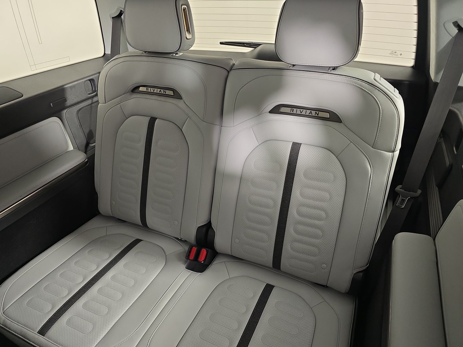 Used 2024 Rivian R1S Adventure Dual AWD/4WD image 22