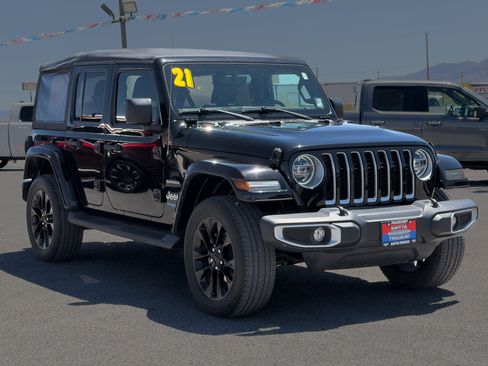 Used 2021 Jeep Wrangler Unlimited Sahara w/ Cold Weather Group AWD/4WD image 7