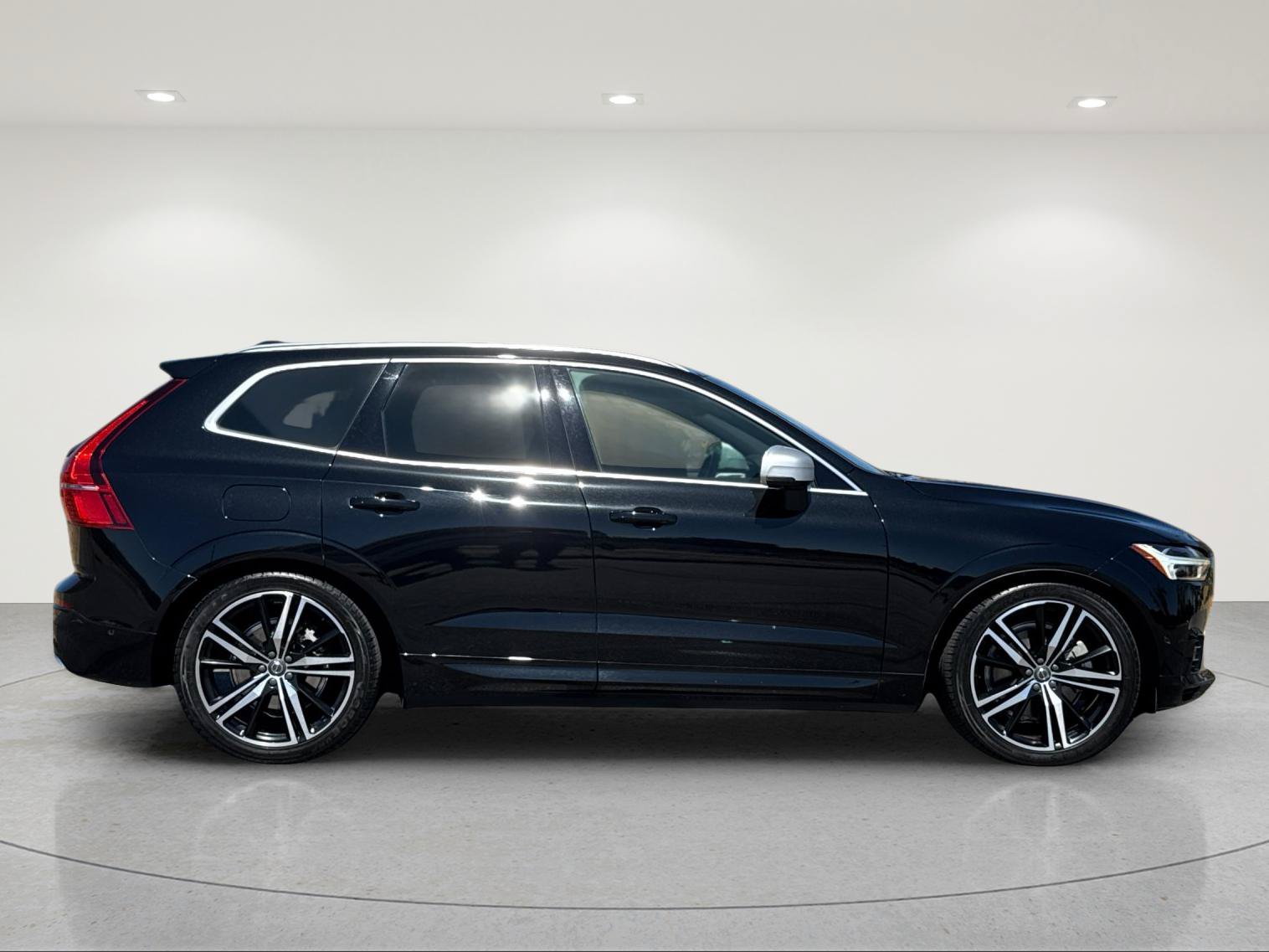 Used 2019 Volvo XC60 T8 R-Design w/ Advanced Package AWD/4WD image 7