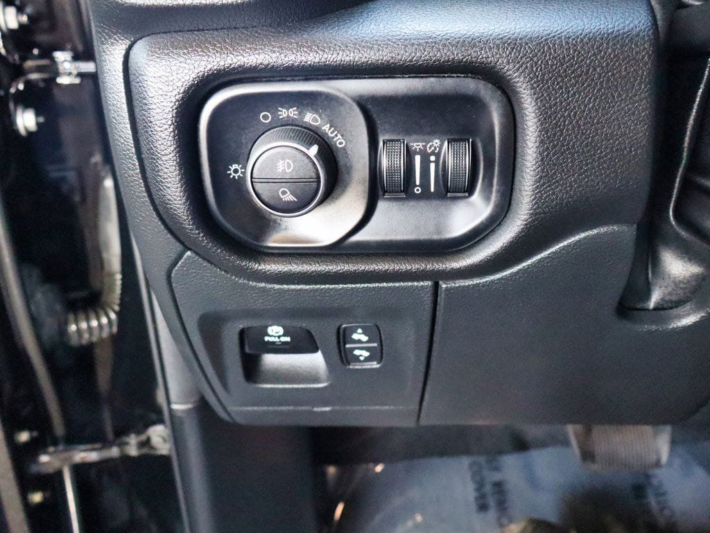 Used 2023 RAM 1500 Laramie AWD/4WD image 40