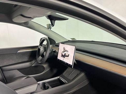 Used 2023 Tesla Model Y Long Range image 30