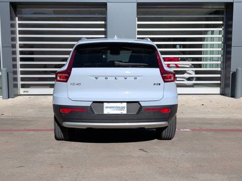 Used 2025 Volvo XC40 B5 Plus image 8