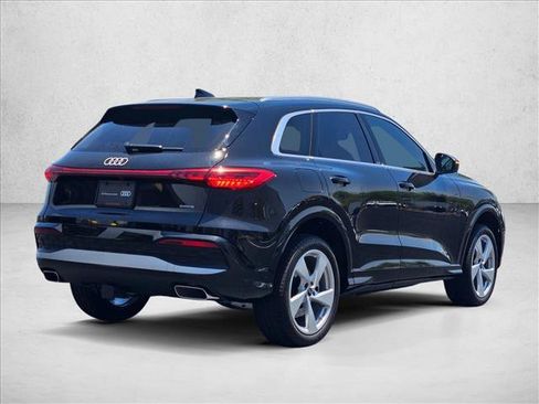 Used 2025 Audi Q5 Premium Plus w/ Premium Plus AWD/4WD image 5