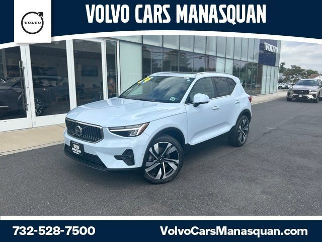 Used 2024 Volvo XC40 B5 Plus w/ Climate Package AWD/4WD image 1