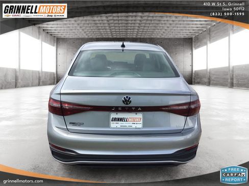 Used 2025 Volkswagen Jetta SE FWD image 6