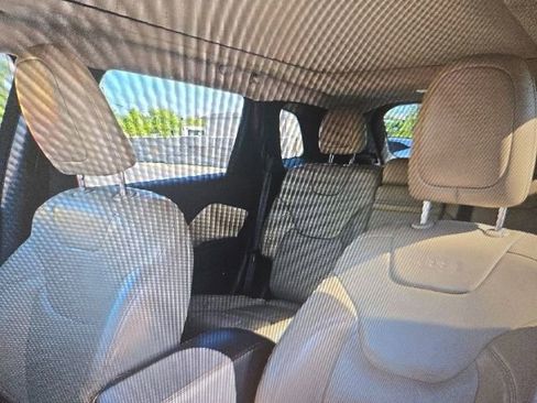 Used 2016 Jeep Cherokee Limited AWD/4WD image 9