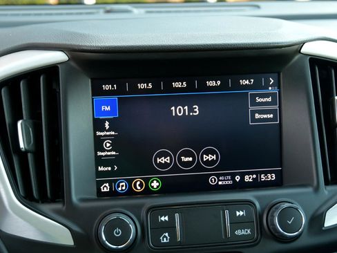 Used 2024 GMC Terrain SLT image 16