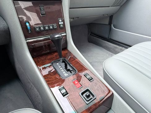 Used 1989 Mercedes-Benz 560 SL image 16