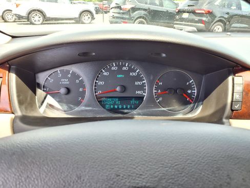 Used 2009 Chevrolet Impala LT w/ Luxury Edition Package FWD image 16